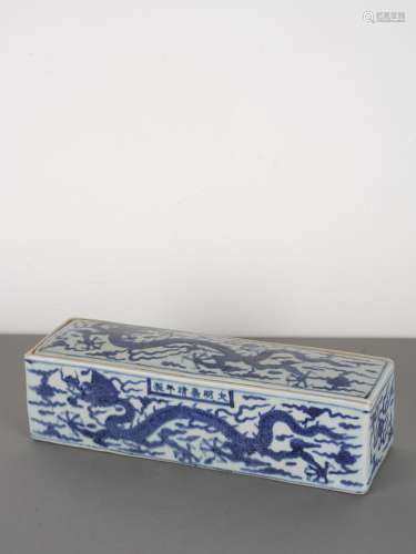 Chinese Ming Antique Blue and White Dragon Cover Box