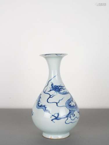 Chinese Antique Ming Blue and White Dragon Vase