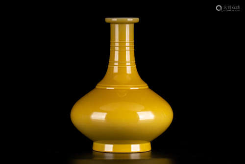 黄釉多弦瓶（大清乾隆年制）
