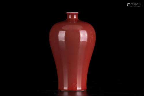 红釉梅瓶（大清乾隆年制）