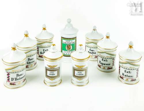 Ensemble comprenant six pots-couverts