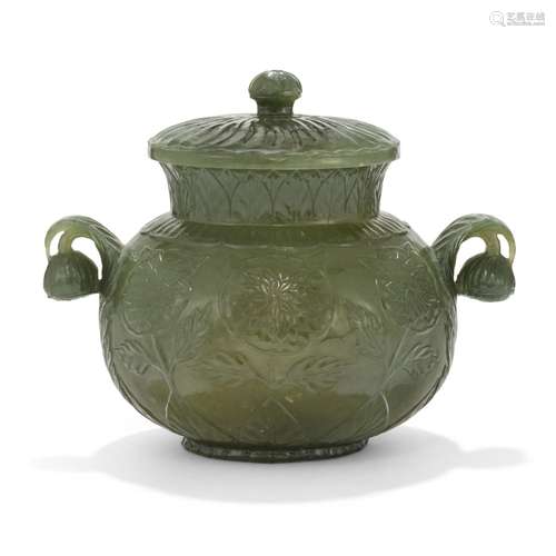 A FINE GREEN JADE LIDDED JAR MUGHAL INDIA, 17TH CENTURY