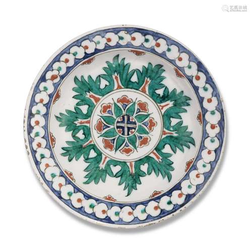 AN IZNIK POTTERY DISH OTTOMAN TURKEY, CIRCA 1590