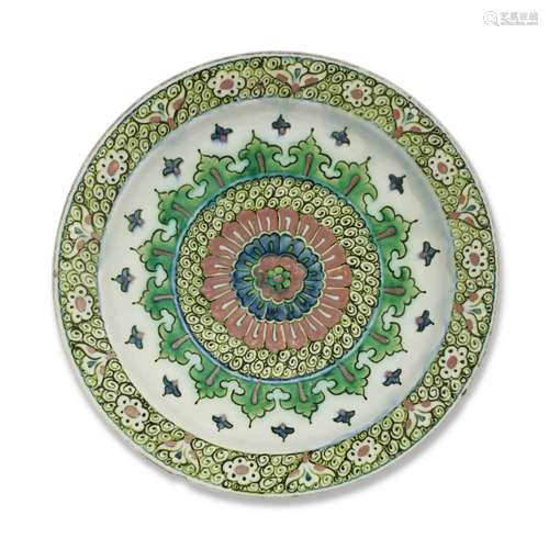 AN IZNIK POTTERY DISH OTTOMAN TURKEY, CIRCA 1600