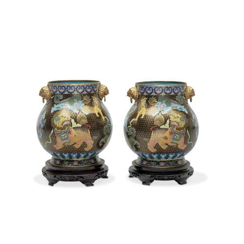 Pair of vases  China, first half of the 20th Century