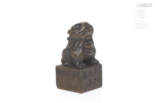 Small wooden lion seal, Qing dynasty