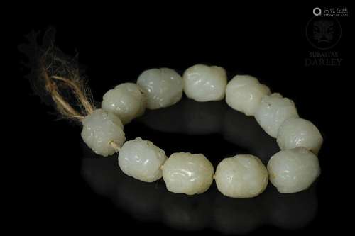 Carved jade bead bracelet, Qing dynasty