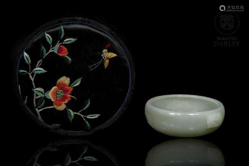 Jade brush bowl, with box, Qing dynasty