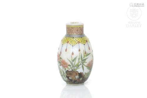 A glass enameled snuff bottle, Qianlong mark