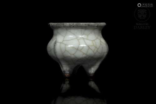 A "Guanyao" glazed pottery censer, Song dynasty