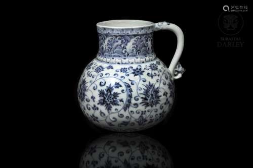 Blue-and-white pottery vessel with handle, Ming dynasty