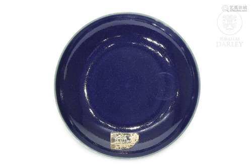 A monochrome blue glazed dish, Qianlong mark