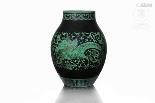 A black-ground green-enameled "dragon" vase, Qianl...