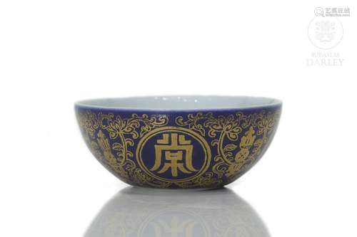 A small bowl in blue and gold porcelain, Qing dynasty