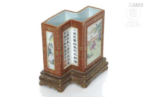 Glazed and gilt porcelain Brush pot, Qianlong mark