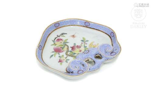 A porcelain "ruyi" enameled tray, 20th century