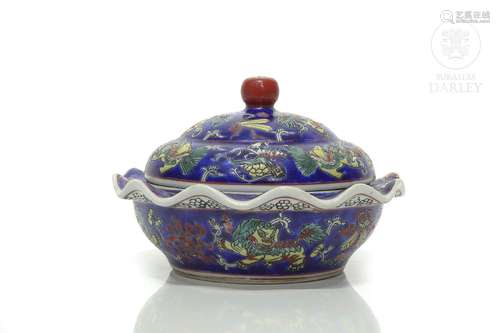 A blue-ground enameled porcelain box, Qing dynasty