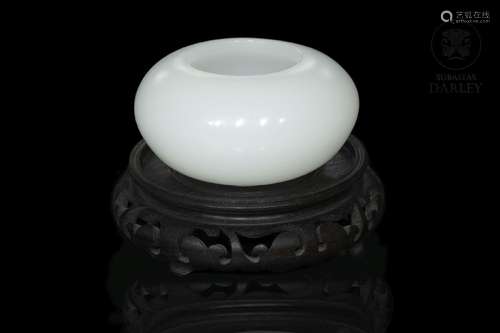 Milky glass bowl, with stand, 20th Century