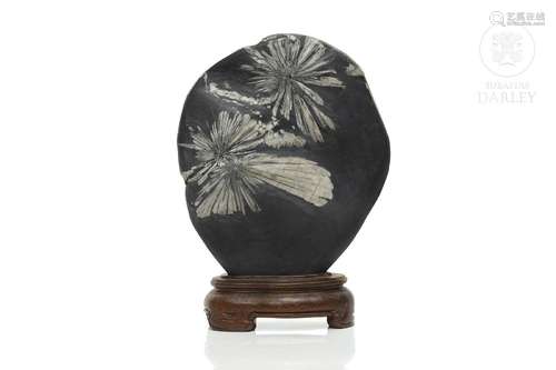 A chrysanthemum stone Suiseki, with pedestal, 20th Century