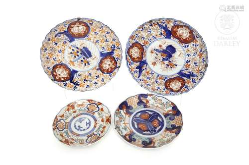 Four Japanese porcelain plates, Imari, 20th Century