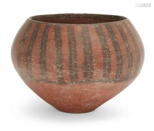 An Iranian pottery deep bowl<br />
Circa 4th-3rd Millennium ...