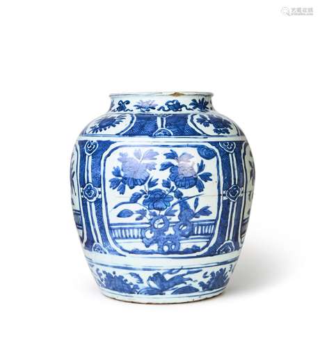 A LARGE CHINESE BLUE AND WHITE JAR, WANLI PERIOD (1573-1619)