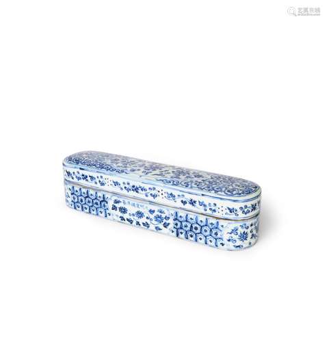 A HIGHLY RARE CHINESE BLUE & WHITE PEN CASE, XUANDE MARK