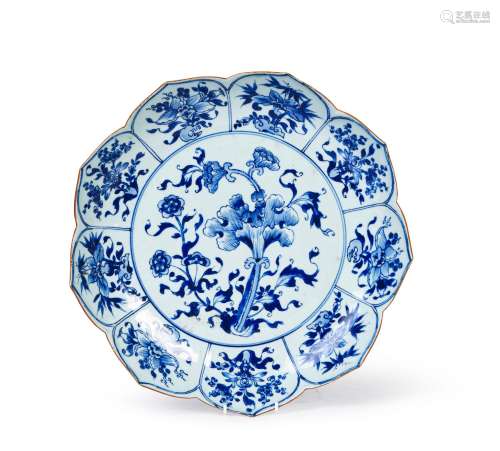 A CHINESE BLUE & WHITE LOTUS PLATE, QING DYNASTY (1644-1...