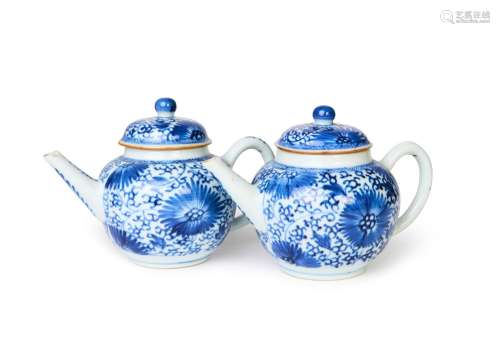 A PAIR OF CHINESE BLUE & WHITE TEAPOTS, KANGXI PERIOD (1...