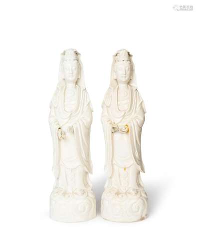 A PAIR OF CHINESE BLANC DE CHINE GUANYIN FIGURES, KANGXI PER...