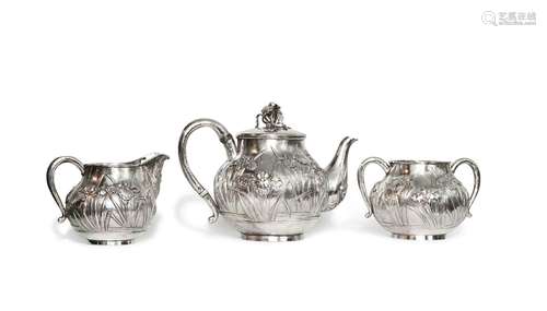 A SILVER THREE PIECE JAPANESE TEA SET, MEIJI PERIOD (1868-19...