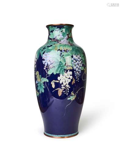 A LARGE JAPANESE CLOISONNE ENAMEL VASE, MEIJI PERIOD (1868-1...