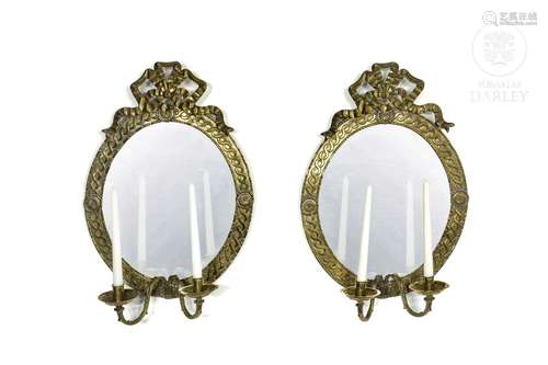 Pair of oval mirrors with bronze frame, 20th century