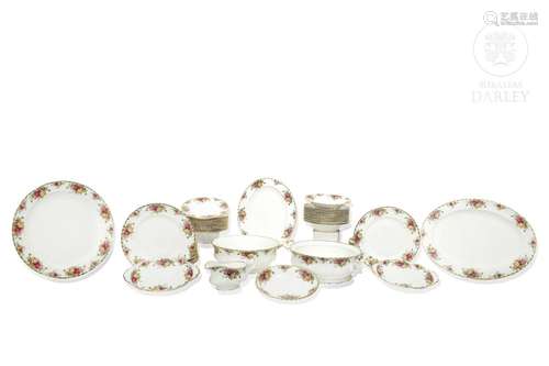 Porcelain tableware "Old Country Roses" Royal Albe...