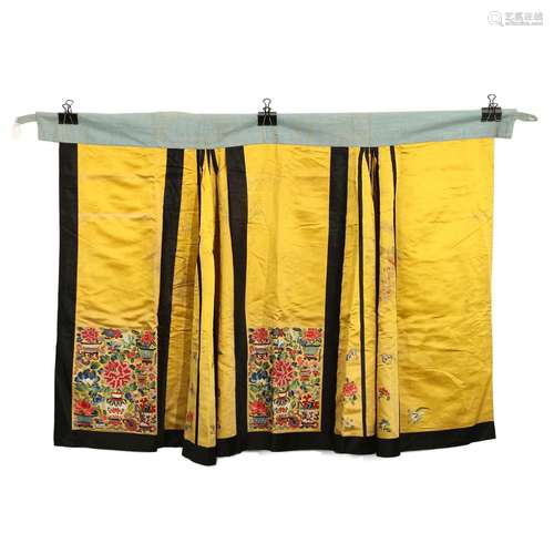 A YELLOW-GROUND EMBROIDERED 'FLOWER' SKIRT