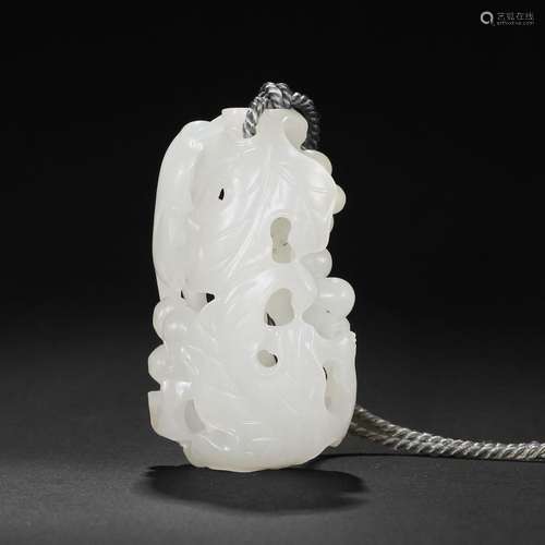 A WHITE JADE PENDANT