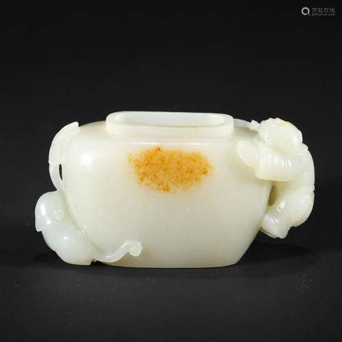 A WHITE AND RUSSET JADE WATERPOT