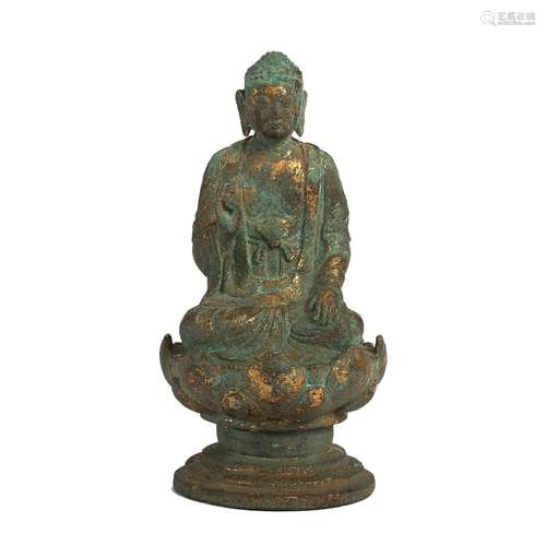 A GILT-BRONZE FIGURE OF SEATED SHAKYAMUNI