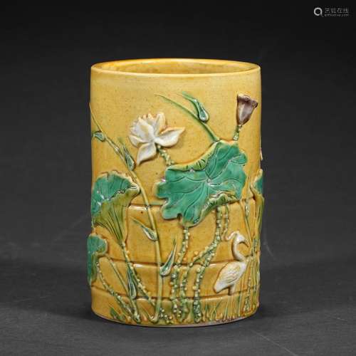 A YELLOW-GLAZED 'LOTUS' BRUSHPOT