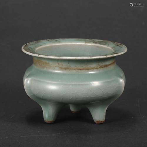 A LONGQUAN CELADON INCENSE BURNER