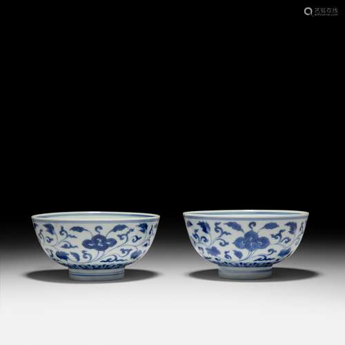 PAIR OF BLUE AND WHITE 'FLOWER' BOWLS QING DYNASTY, KANGXI M...