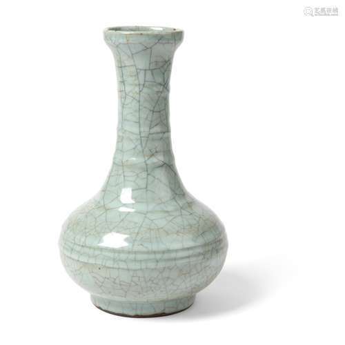 GUAN-TYPE CELADON LONG NECK VASE QING DYNASTY, 18TH-19TH CEN...