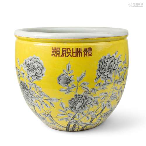 LARGE YELLOW-GROUND GRISAILLE FISH BOWL QING DYNASTY, GUANGX...