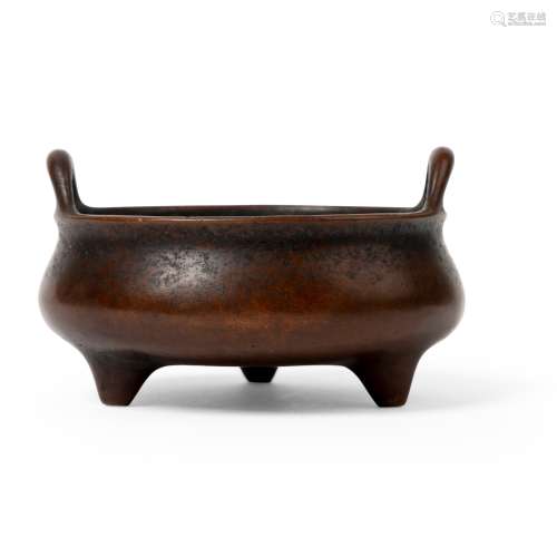 BRONZE TRIPOD CENSER XUANDE MARK, LATE MING TO QING DYNASTY,...
