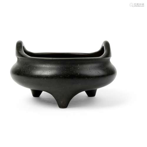 BRONZE TRIPOD CENSER XUANDE MARK, LATE MING TO QING DYNASTY,...