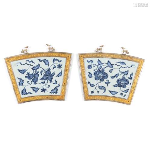 PAIR OF BLUE AND WHITE PLAQUES MING DYNASTY, 16TH-17TH CENTU...