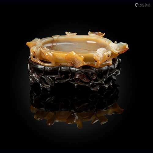 AGATE 'LOTUS' BRUSH WASHER QING DYNASTY, 19TH CENTURY