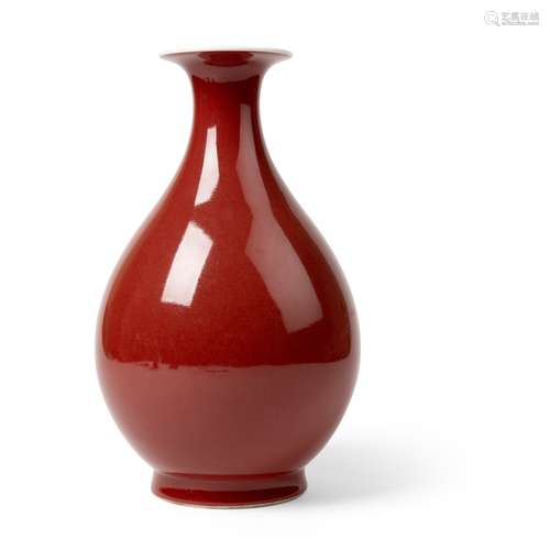 RED-GLAZED 'YUHUCHUAN' VASE TONGZHI MARK, 19TH-20TH CENTURY