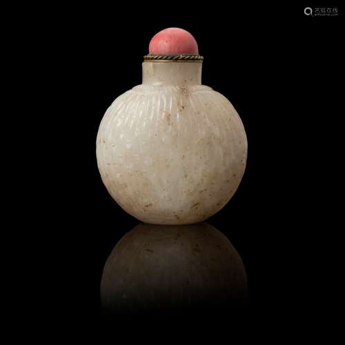 WHITE JADE 'WOVEN' SNUFF BOTTLE QING DYNASTY, 19TH CENTURY