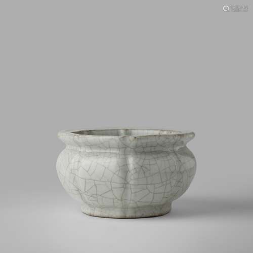 GE-TYPE CRACKLE-GLAZED OCTOGONAL POT ZHAN JING ZHAI ZHI MARK...